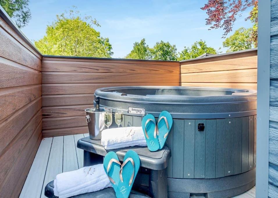 V28 - The Lookout With Hot Tub Villa Bangor Eksteriør billede