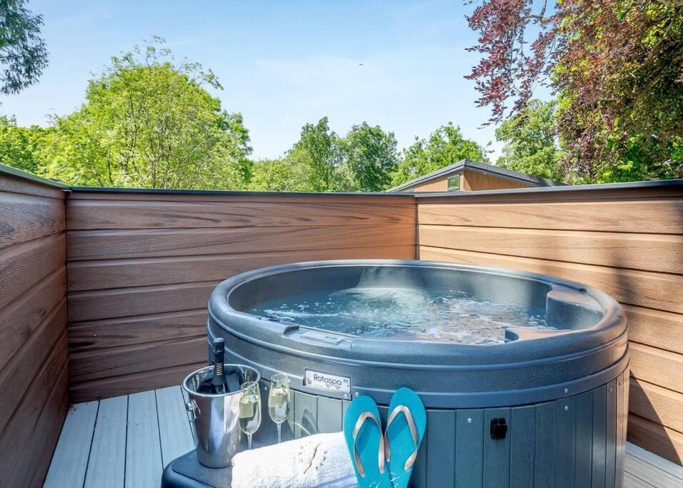 V28 - The Lookout With Hot Tub Villa Bangor Eksteriør billede